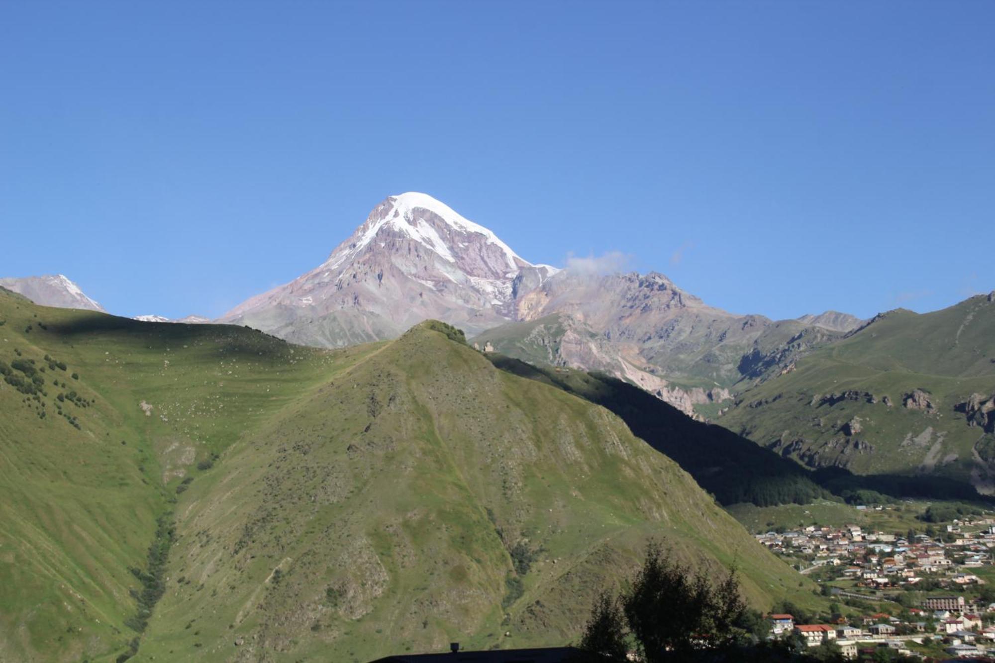 Melodia Kazbegi Hotel ภายนอก รูปภาพ